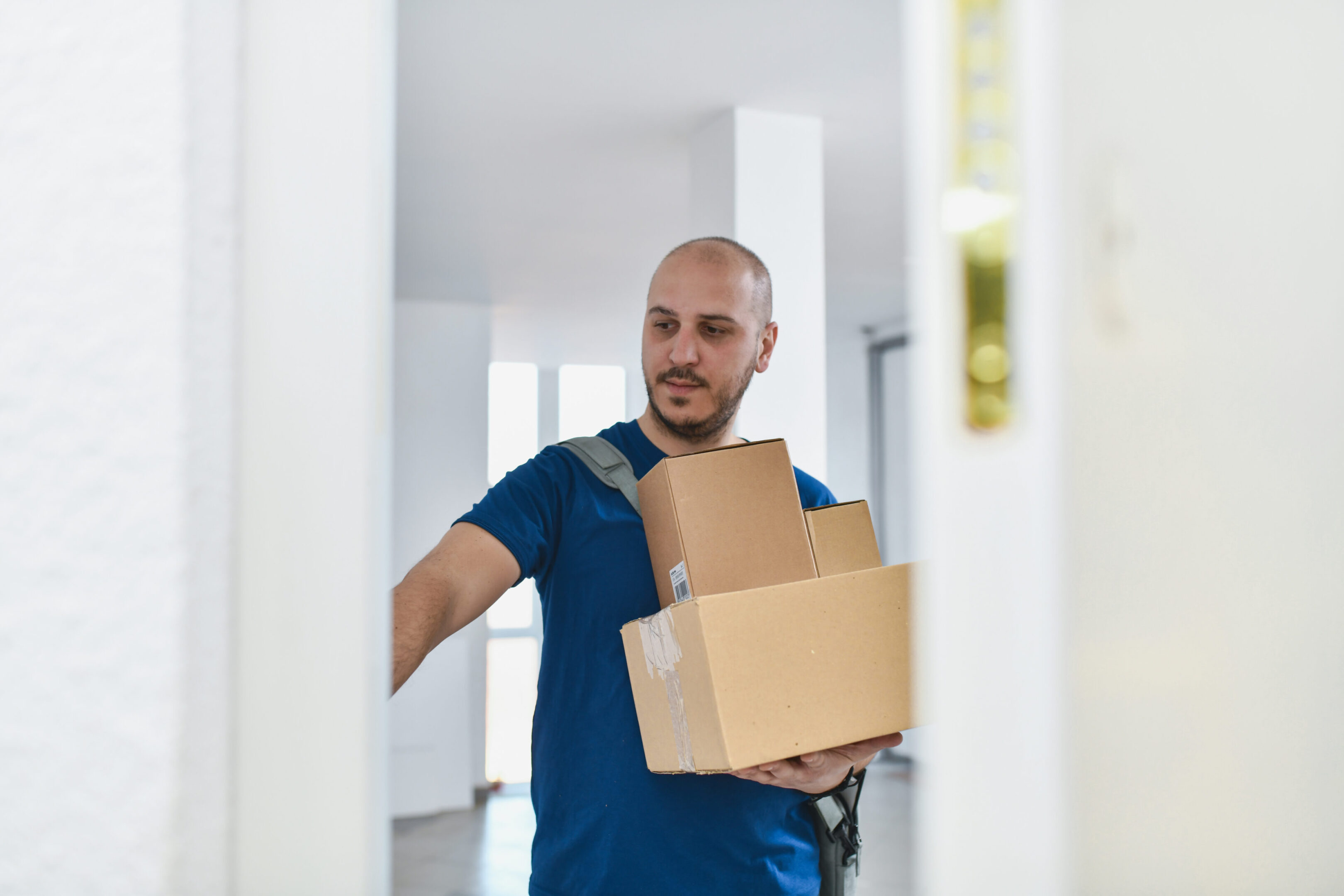 A person holding a cold chain packaging in Fremont, CA.